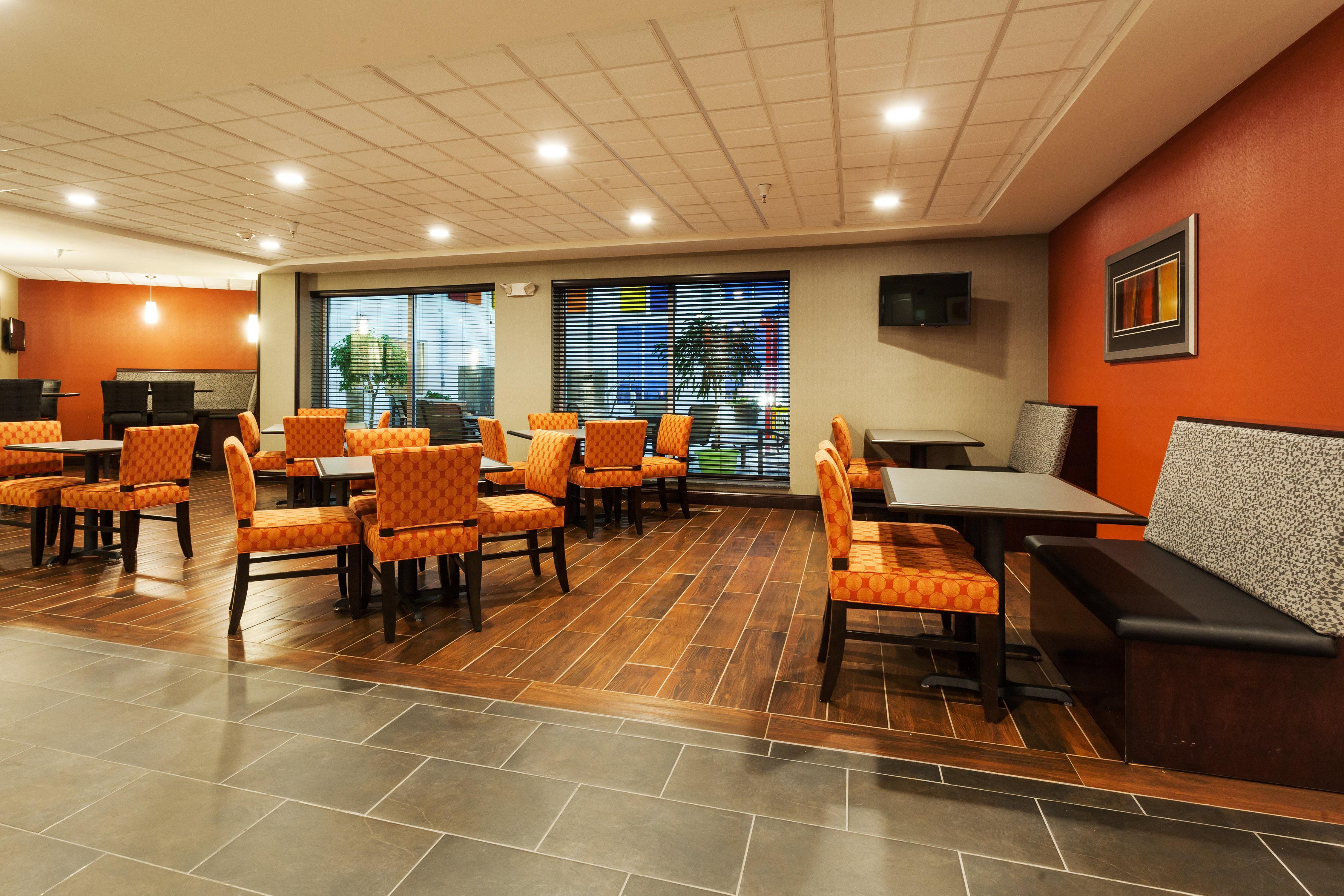 Holiday Inn Express & Suites Rapid City By Ihg Bagian luar foto
