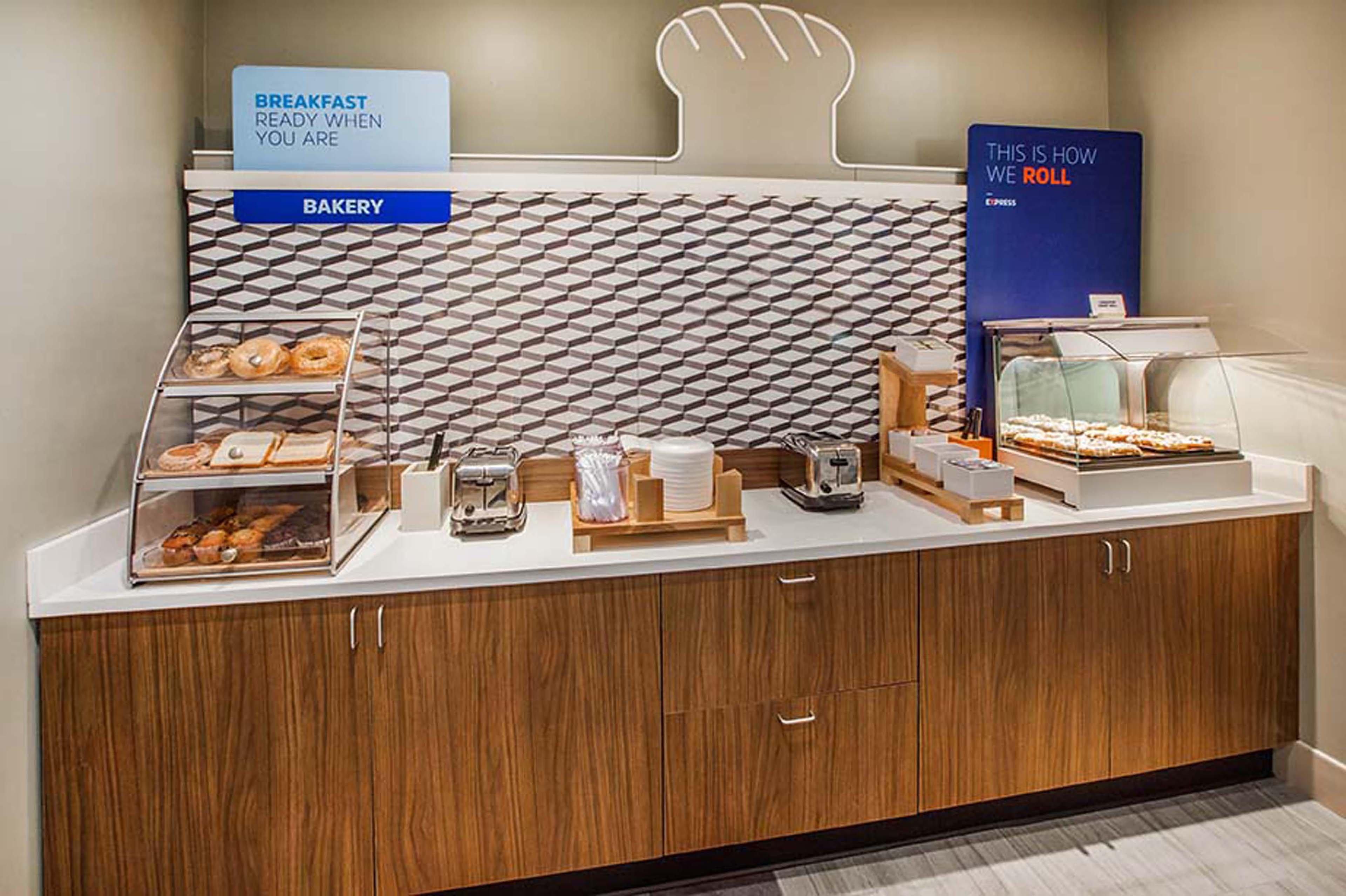 Holiday Inn Express & Suites Rapid City By Ihg Bagian luar foto