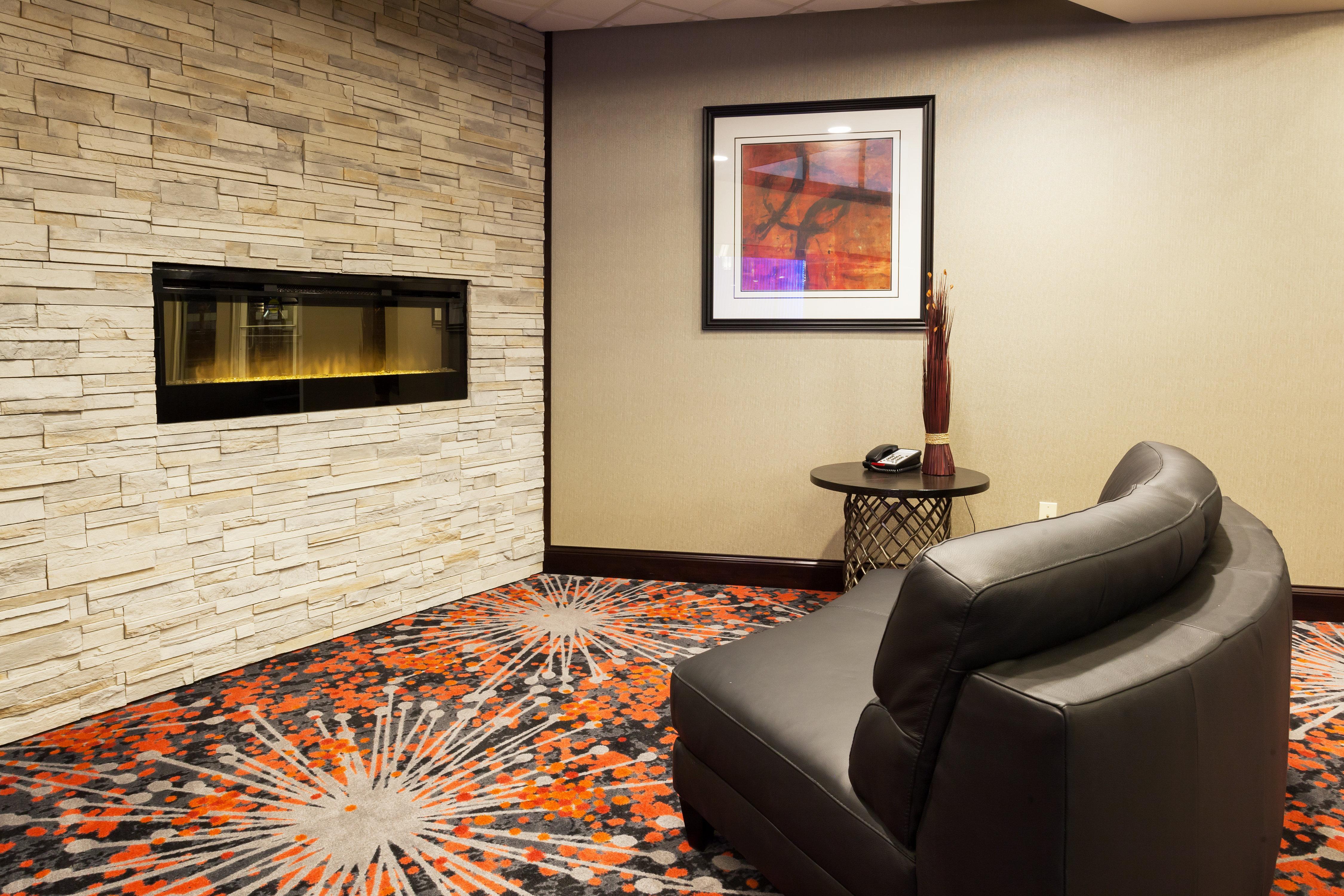 Holiday Inn Express & Suites Rapid City By Ihg Bagian luar foto
