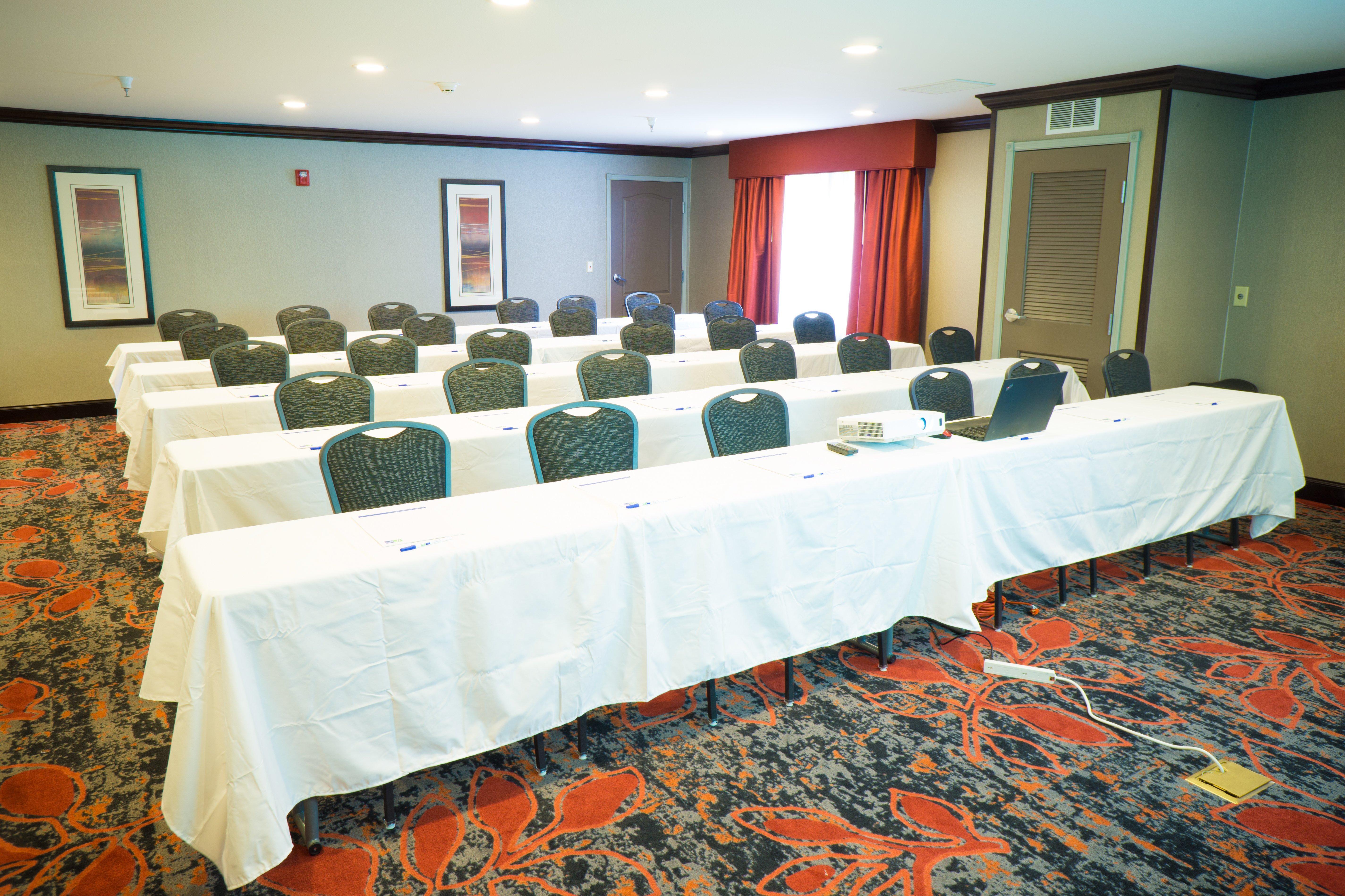 Holiday Inn Express & Suites Rapid City By Ihg Bagian luar foto