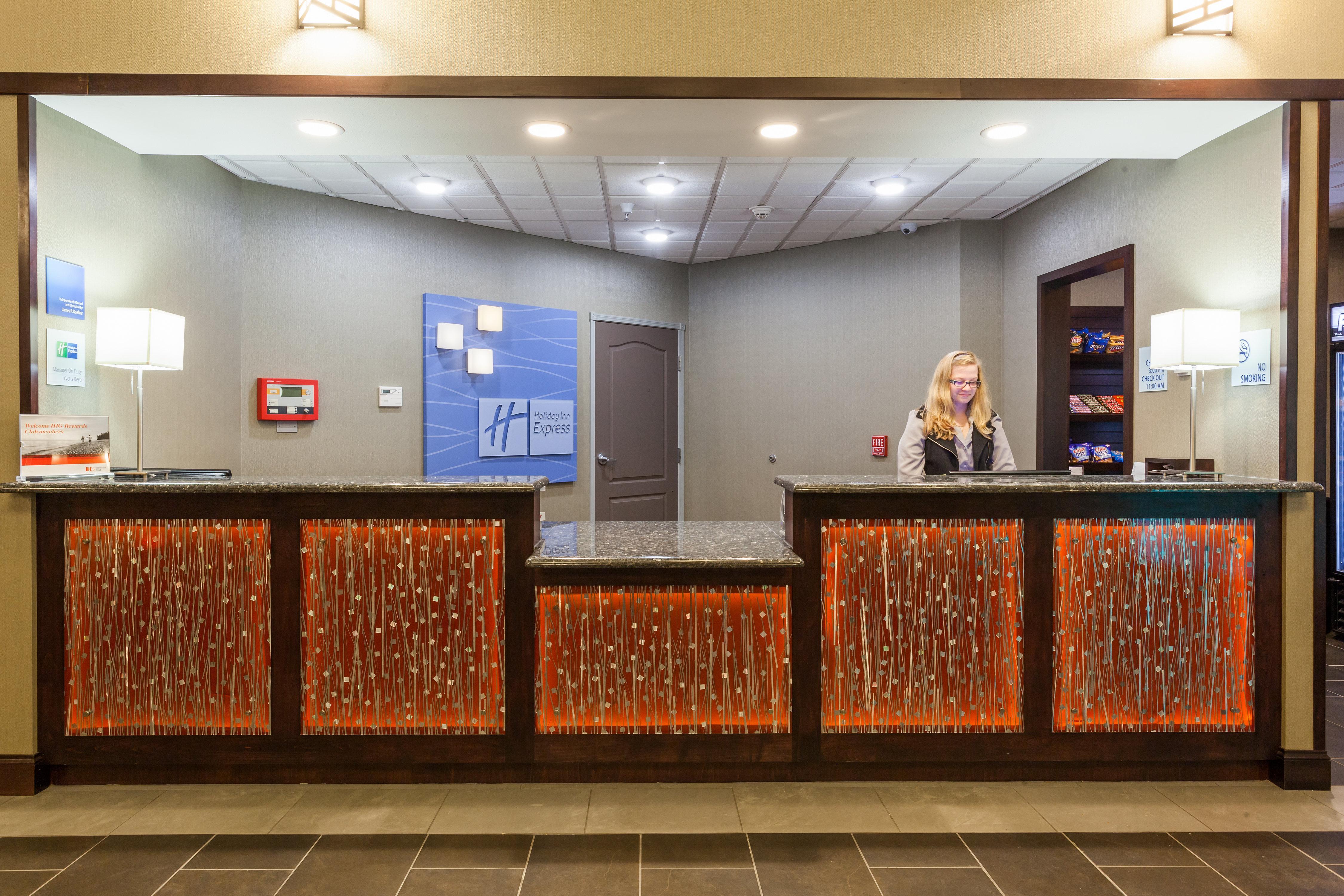 Holiday Inn Express & Suites Rapid City By Ihg Bagian luar foto
